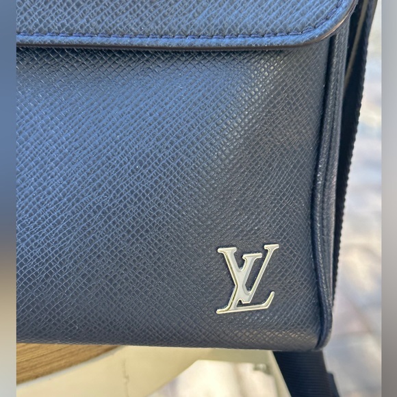 This is a brand new authentic Louis Vuitton Alex Messenger PM bag in Taiga Blue. - Picture 3 of 7